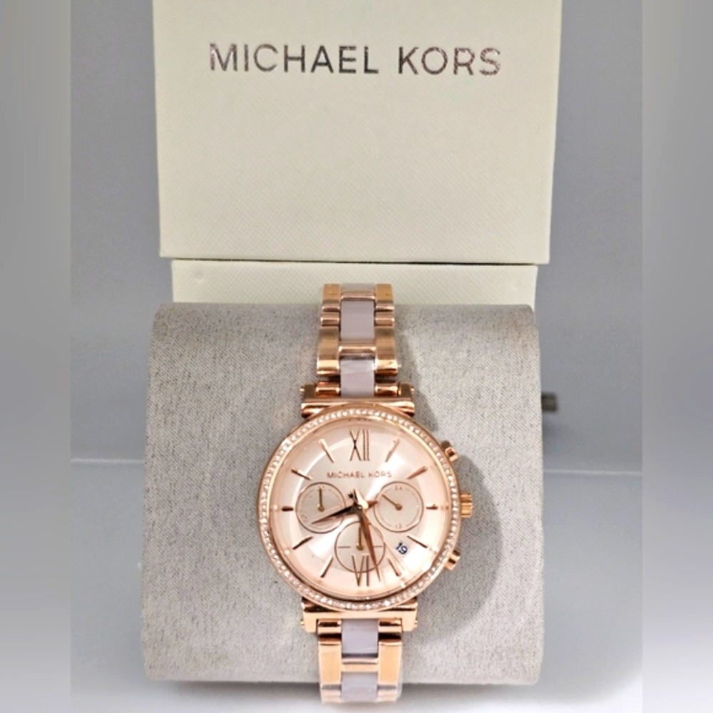 Michael Kors Women's Rose Gold Watch MK6560 Michael Kors Analog Rose Gold - Picture 3 of 8
